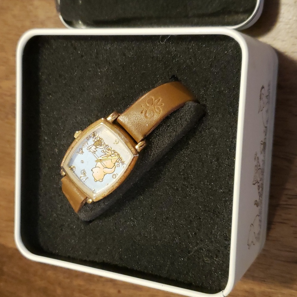 Vintage Winne the Pooh & Piglet Watch with collectors Tin Box
